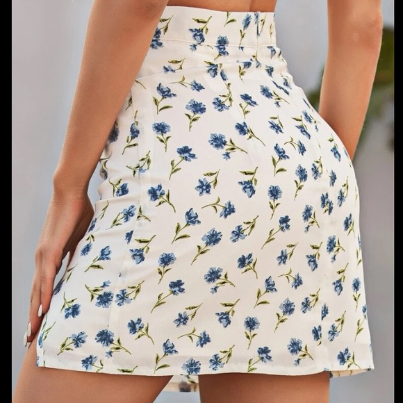 Shein White & Blue Floral High Waisted Mini Skirt - Picture 3 of 5